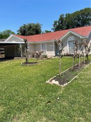 614 Meadowglen Drive, Baytown, TX 77521