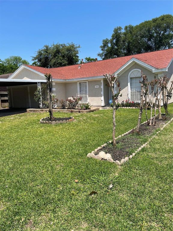614 Meadowglen Drive, Baytown, TX 77521