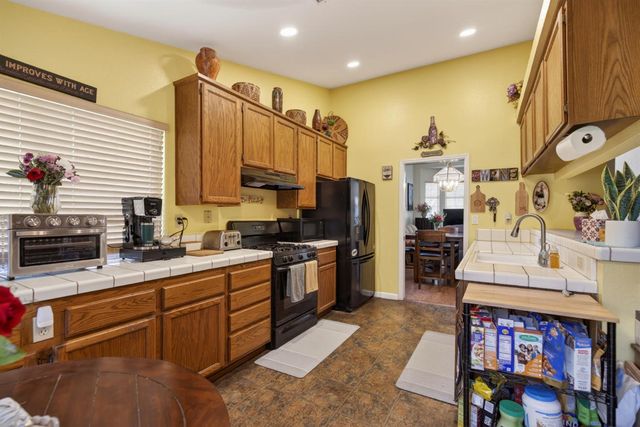 9136 Palmerson Dr, Antelope, CA 95843