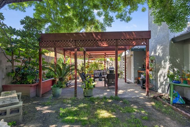 9136 Palmerson Dr, Antelope, CA 95843