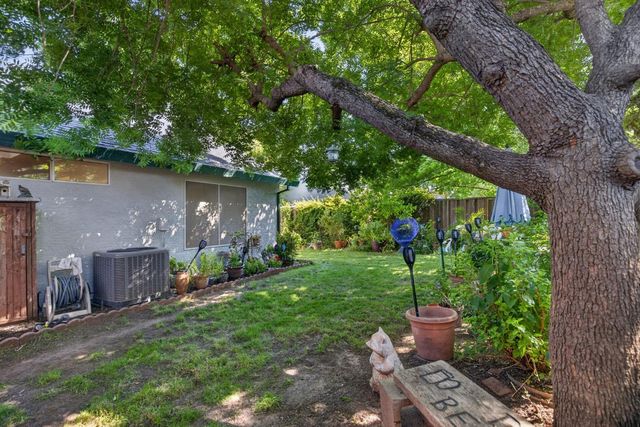 9136 Palmerson Dr, Antelope, CA 95843