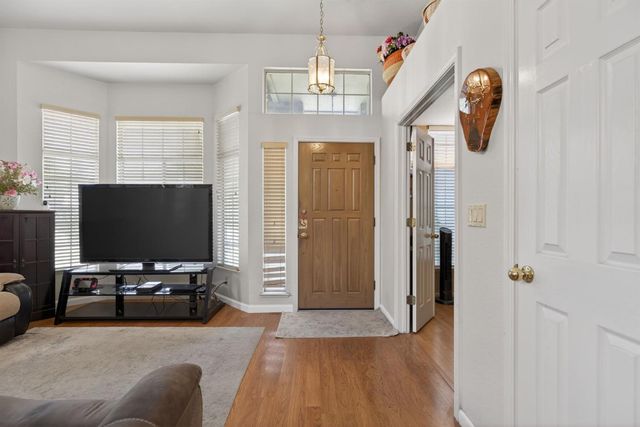 9136 Palmerson Dr, Antelope, CA 95843