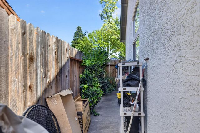9136 Palmerson Dr, Antelope, CA 95843