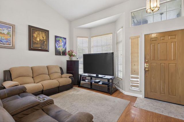 9136 Palmerson Dr, Antelope, CA 95843