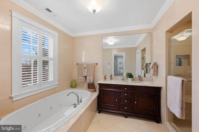 6955 33RD ST NW, Washington, DC 20015