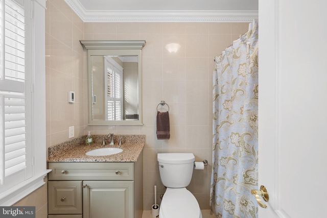 6955 33RD ST NW, Washington, DC 20015