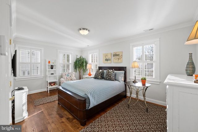 6955 33RD ST NW, Washington, DC 20015