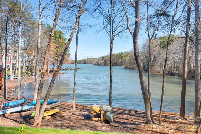 714 Northeast Drive 52, Davidson, NC 28036