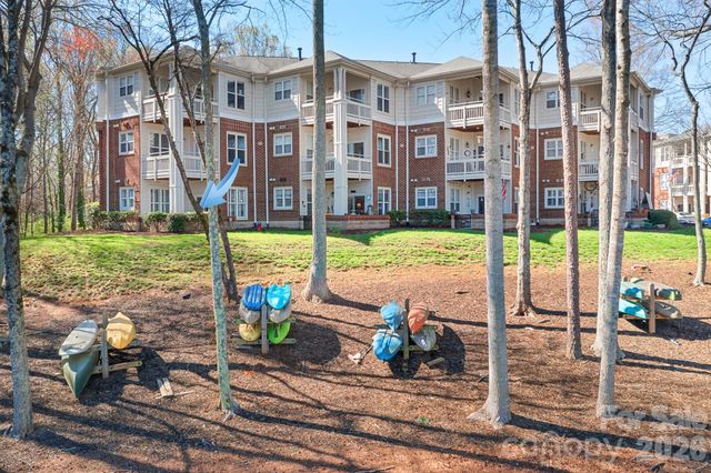 714 Northeast Drive 52, Davidson, NC 28036