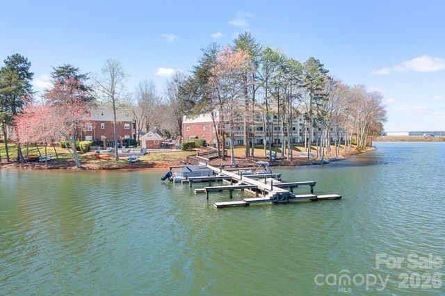 714 Northeast Drive 52, Davidson, NC 28036