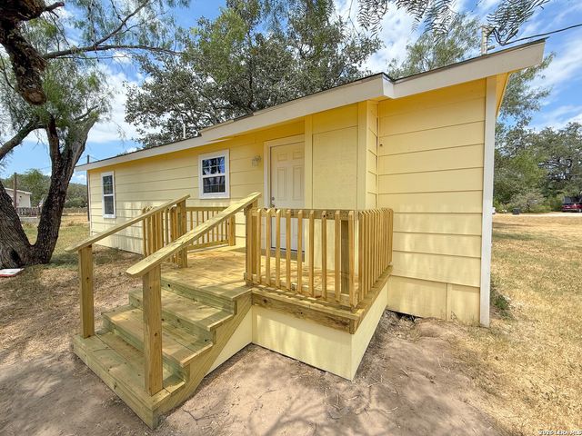 303 Davis, Devine, TX 78016