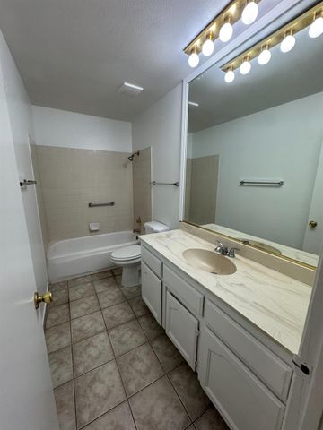 6348 N Genoa Avenue, Fresno, CA 93722