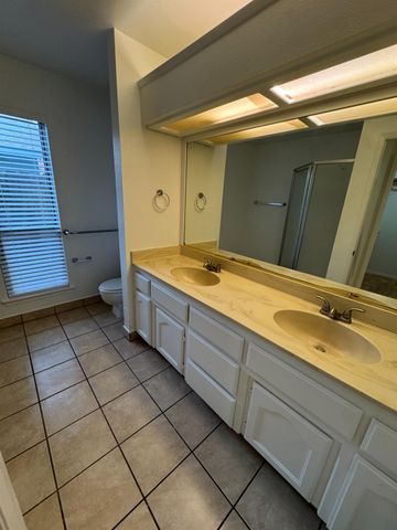 6348 N Genoa Avenue, Fresno, CA 93722