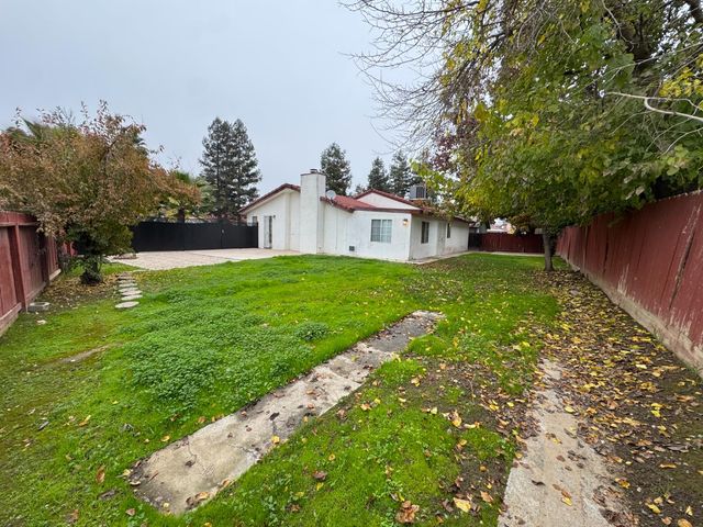 6348 N Genoa Avenue, Fresno, CA 93722