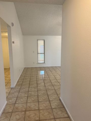 6348 N Genoa Avenue, Fresno, CA 93722