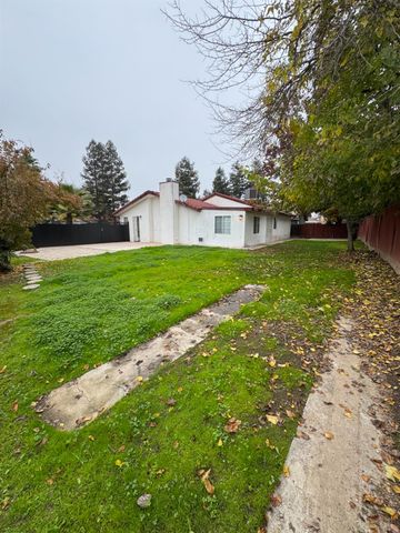 6348 N Genoa Avenue, Fresno, CA 93722