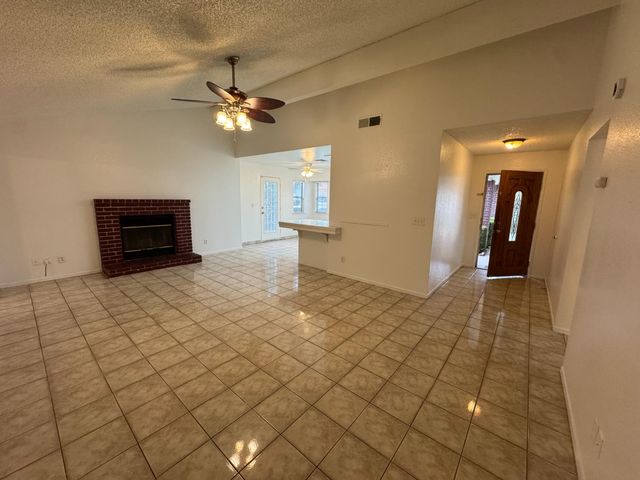 6348 N Genoa Avenue, Fresno, CA 93722