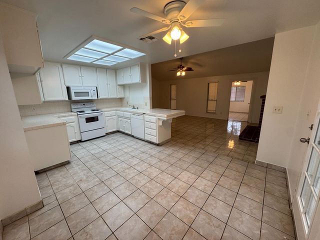 6348 N Genoa Avenue, Fresno, CA 93722