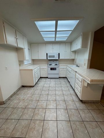 6348 N Genoa Avenue, Fresno, CA 93722