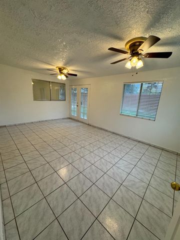 6348 N Genoa Avenue, Fresno, CA 93722