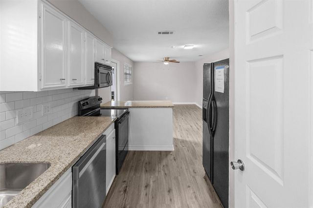 16766 Lake Circle, Conroe, TX 77302