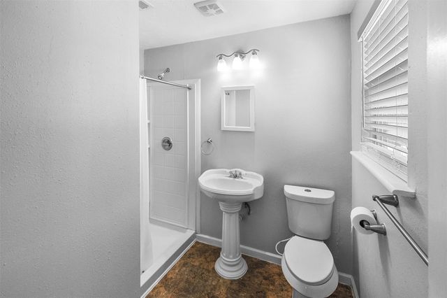 16766 Lake Circle, Conroe, TX 77302