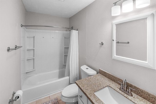 16766 Lake Circle, Conroe, TX 77302