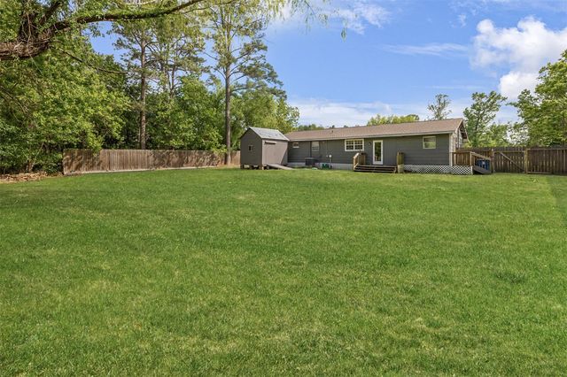 16766 Lake Circle, Conroe, TX 77302