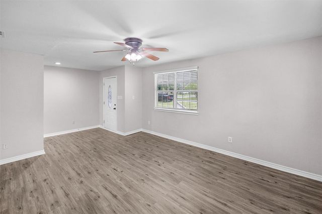 16766 Lake Circle, Conroe, TX 77302