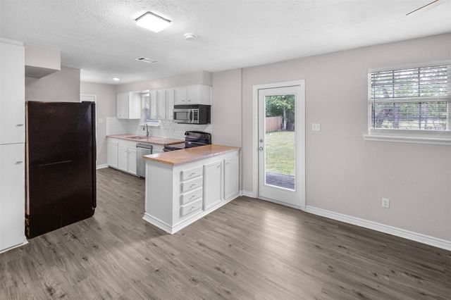 16766 Lake Circle, Conroe, TX 77302