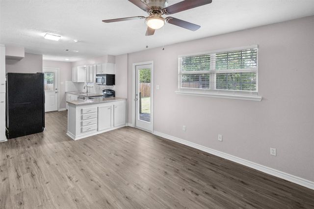 16766 Lake Circle, Conroe, TX 77302