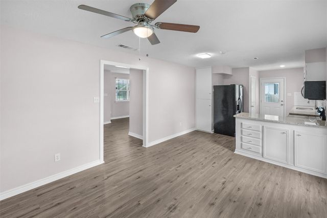 16766 Lake Circle, Conroe, TX 77302