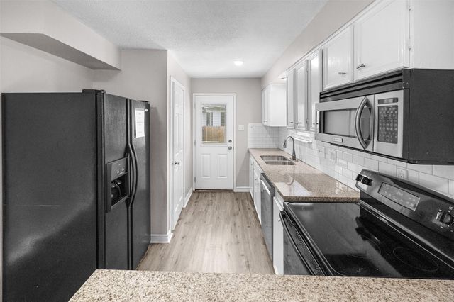 16766 Lake Circle, Conroe, TX 77302