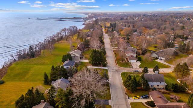 1010 Noridge TRAIL, Port Washington, WI 53074