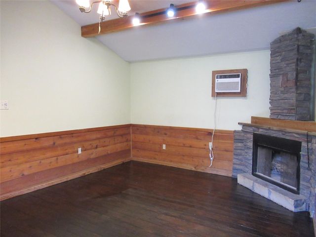 184 Hickory Drive, Onalaska, TX 77360