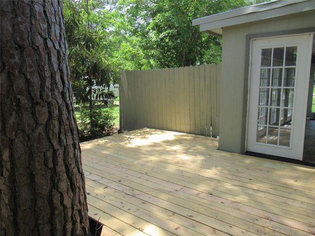 184 Hickory Drive, Onalaska, TX 77360