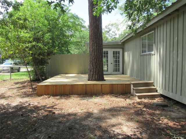 184 Hickory Drive, Onalaska, TX 77360