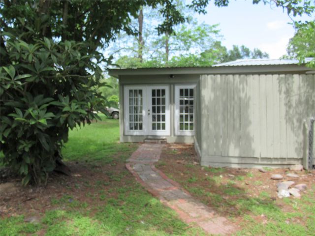 184 Hickory Drive, Onalaska, TX 77360