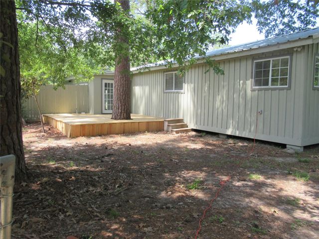 184 Hickory Drive, Onalaska, TX 77360