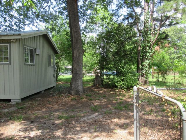 184 Hickory Drive, Onalaska, TX 77360