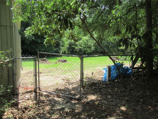 184 Hickory Drive, Onalaska, TX 77360