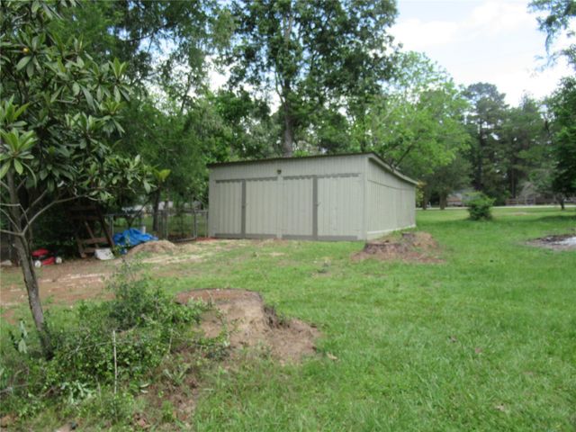 184 Hickory Drive, Onalaska, TX 77360