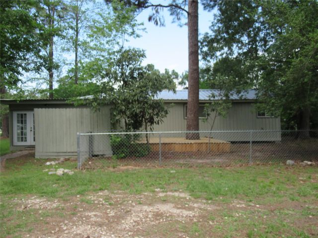 184 Hickory Drive, Onalaska, TX 77360
