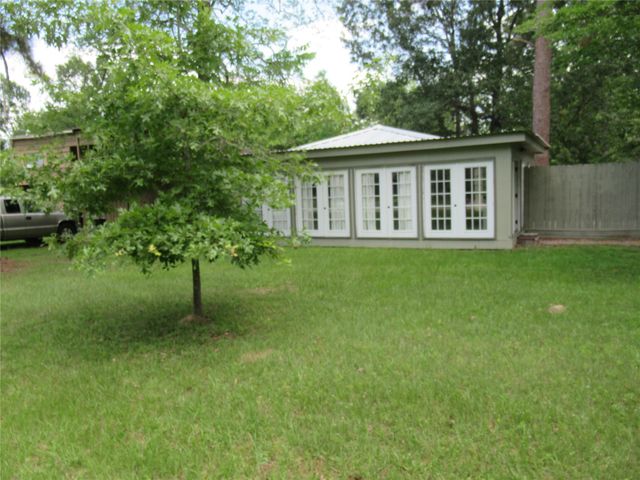 184 Hickory Drive, Onalaska, TX 77360