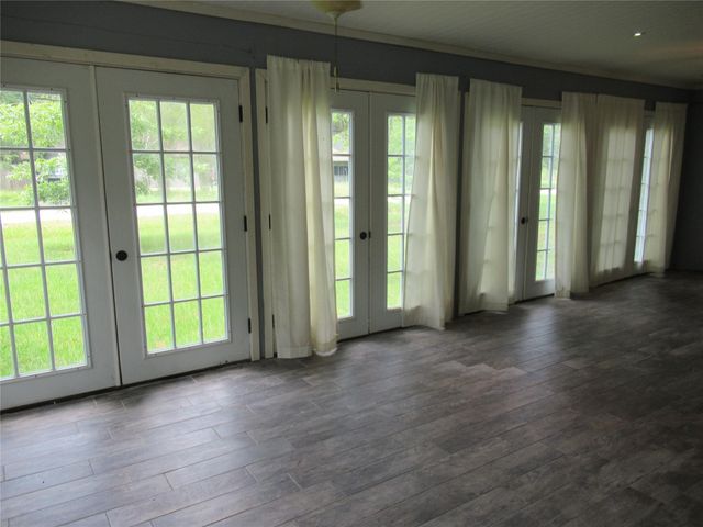 184 Hickory Drive, Onalaska, TX 77360