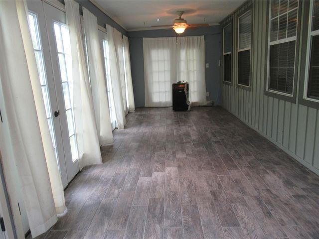 184 Hickory Drive, Onalaska, TX 77360