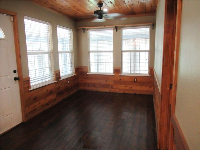 184 Hickory Drive, Onalaska, TX 77360