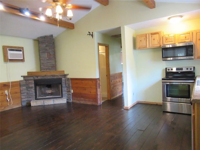 184 Hickory Drive, Onalaska, TX 77360