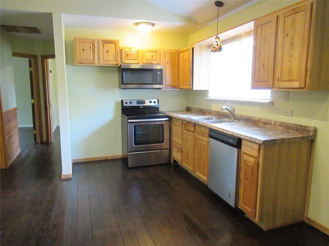 184 Hickory Drive, Onalaska, TX 77360