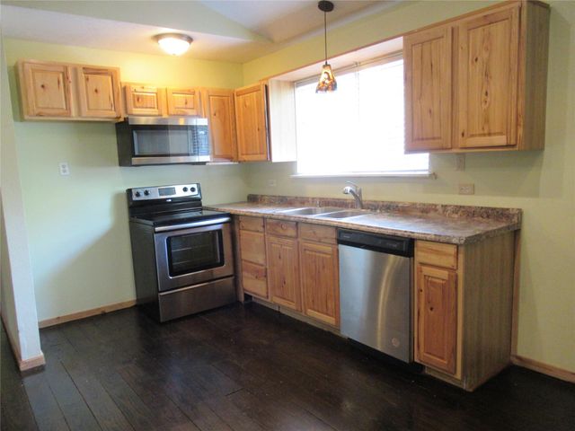 184 Hickory Drive, Onalaska, TX 77360